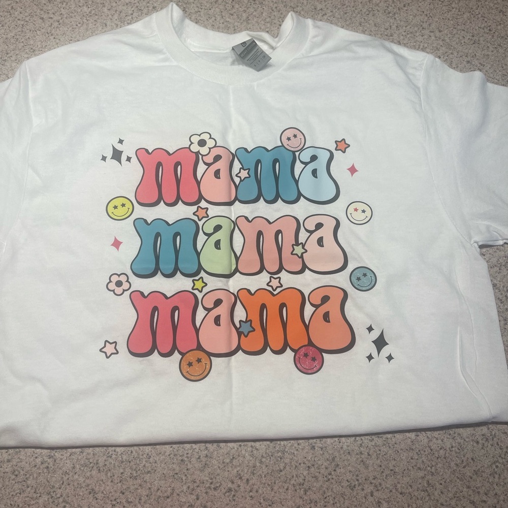 Colorful Graphic 'Mama' T-Shirt